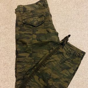 Sanctuary camo cropped joggers